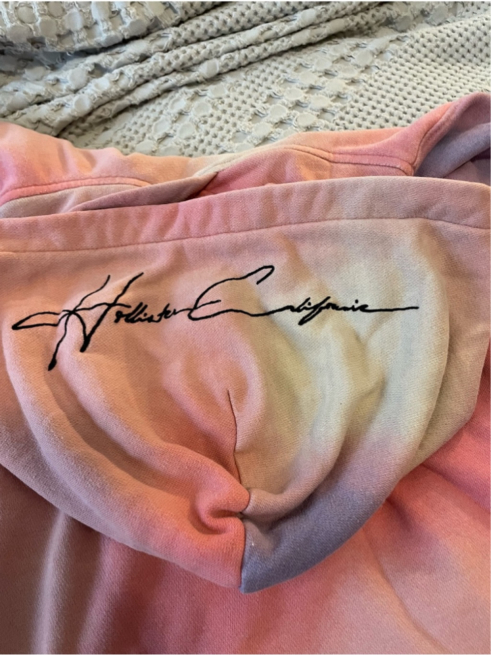 Hollister Signed Script Tie-Dye Hoodie must have collection - Picture 5 of 5